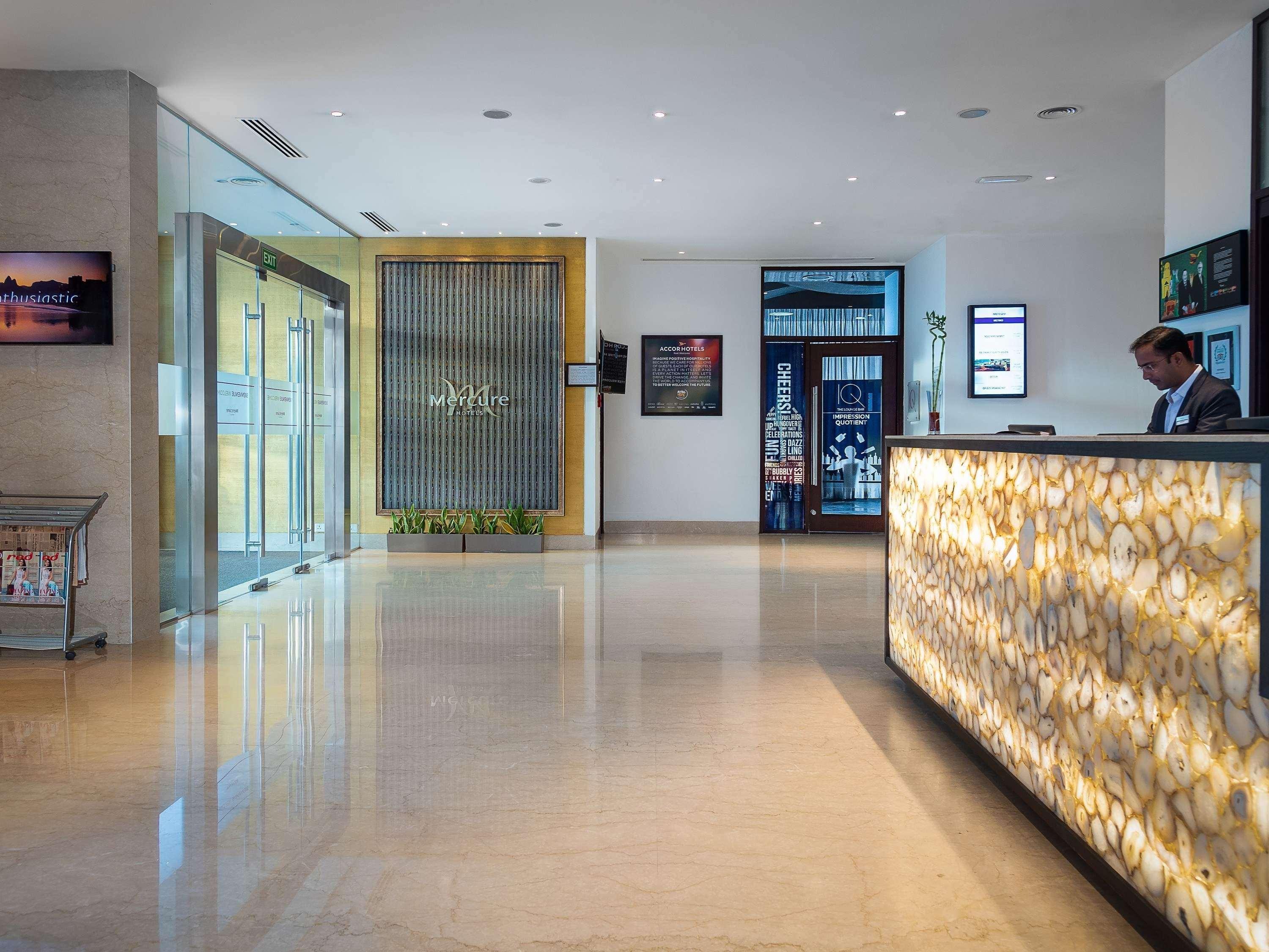 Mercure Hyderabad Kcp Banjara Hills, An Accor Hotel Extérieur photo Lobby