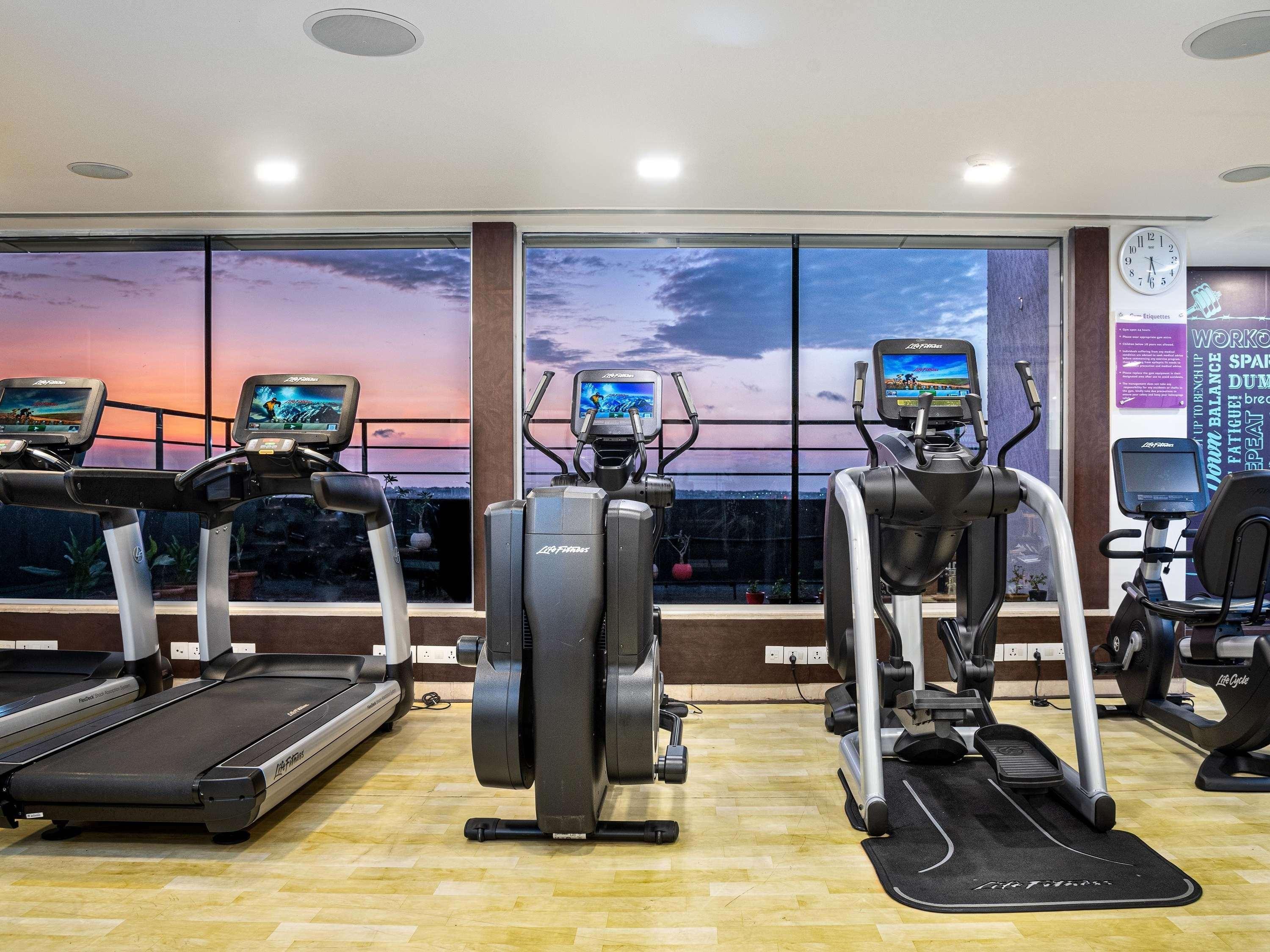 Mercure Hyderabad Kcp Banjara Hills, An Accor Hotel Extérieur photo The gym at the hotel