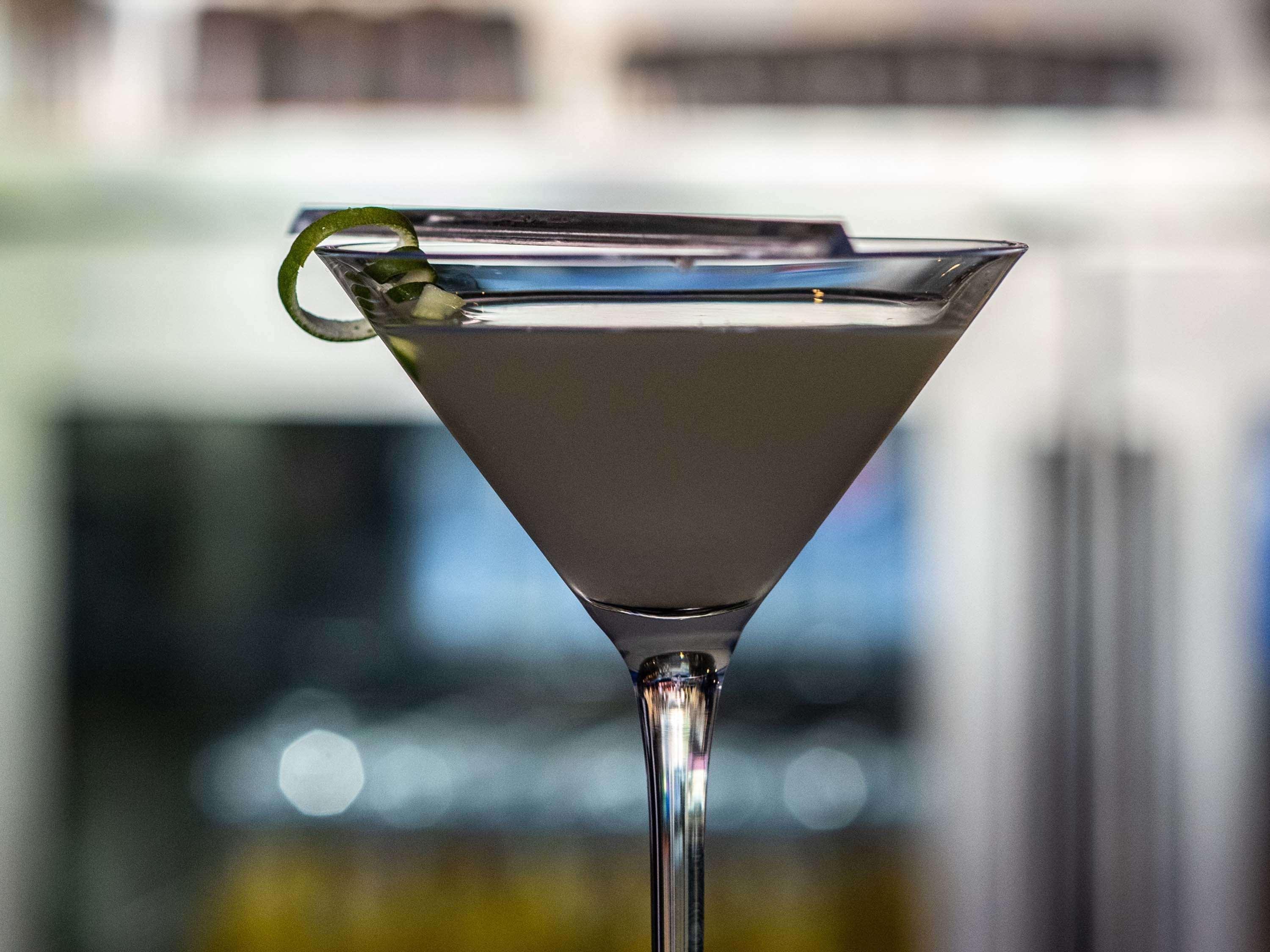 Mercure Hyderabad Kcp Banjara Hills, An Accor Hotel Extérieur photo A Vesper cocktail