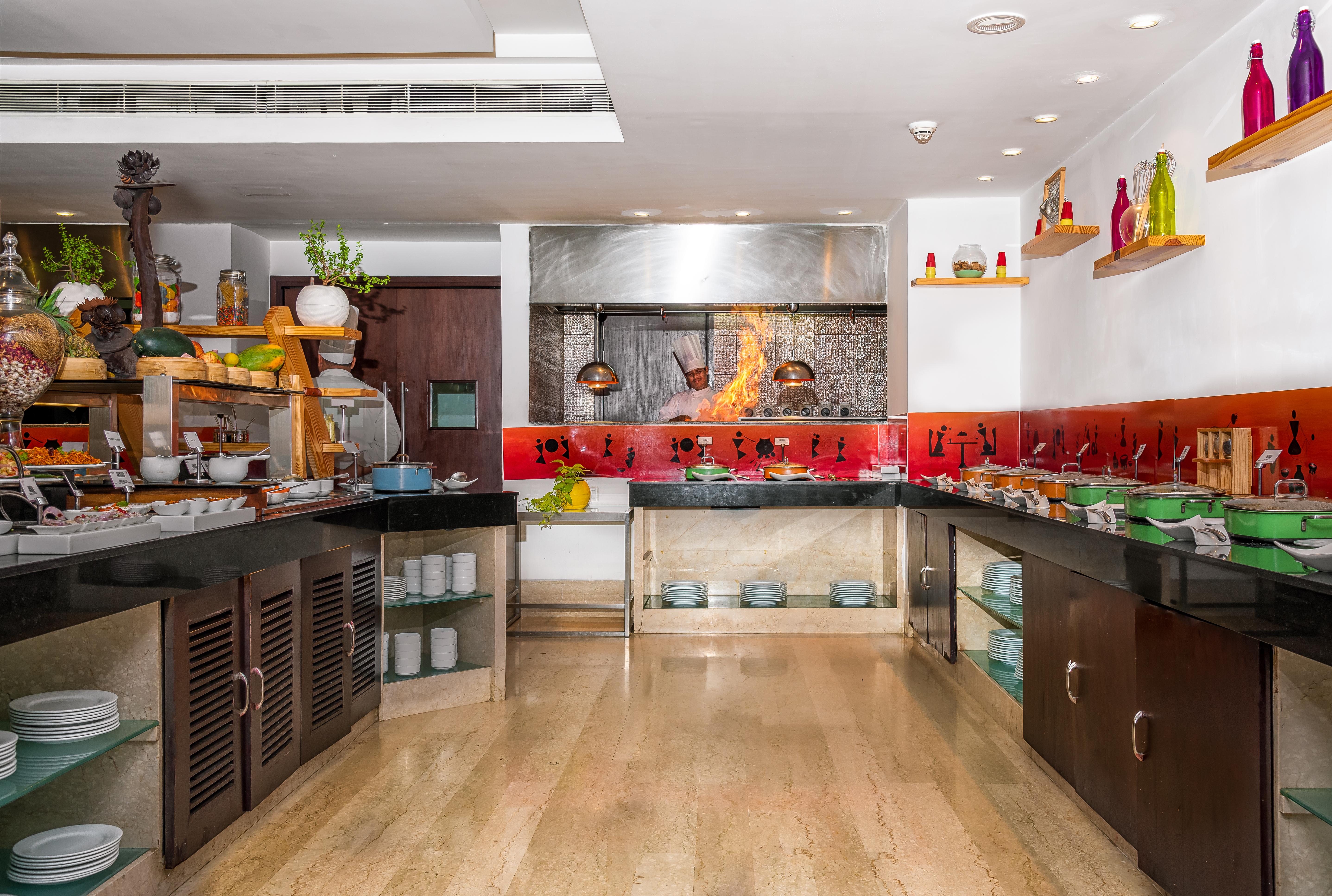 Mercure Hyderabad Kcp Banjara Hills, An Accor Hotel Extérieur photo A commercial kitchen
