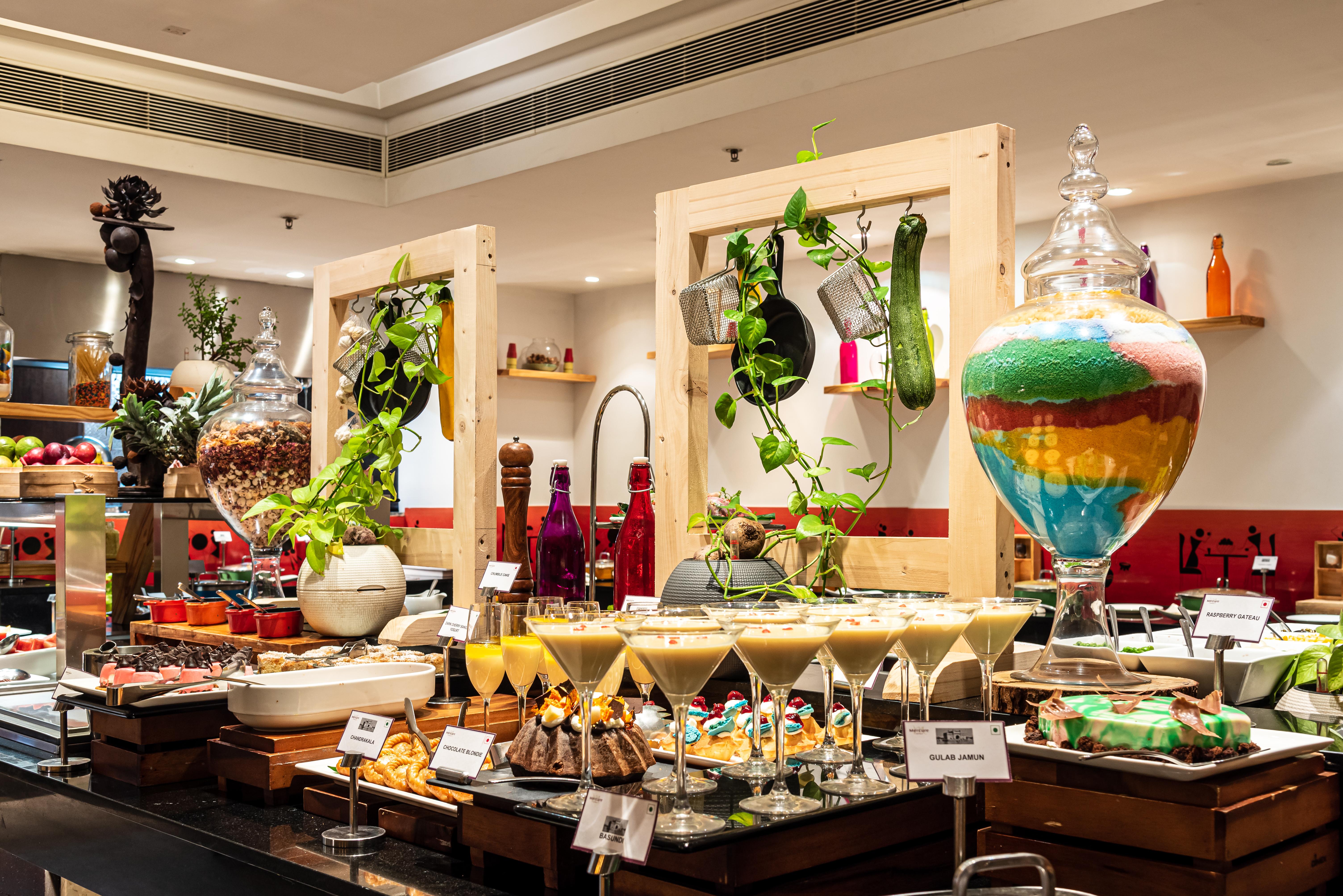 Mercure Hyderabad Kcp Banjara Hills, An Accor Hotel Extérieur photo A dessert buffet at a hotel in India