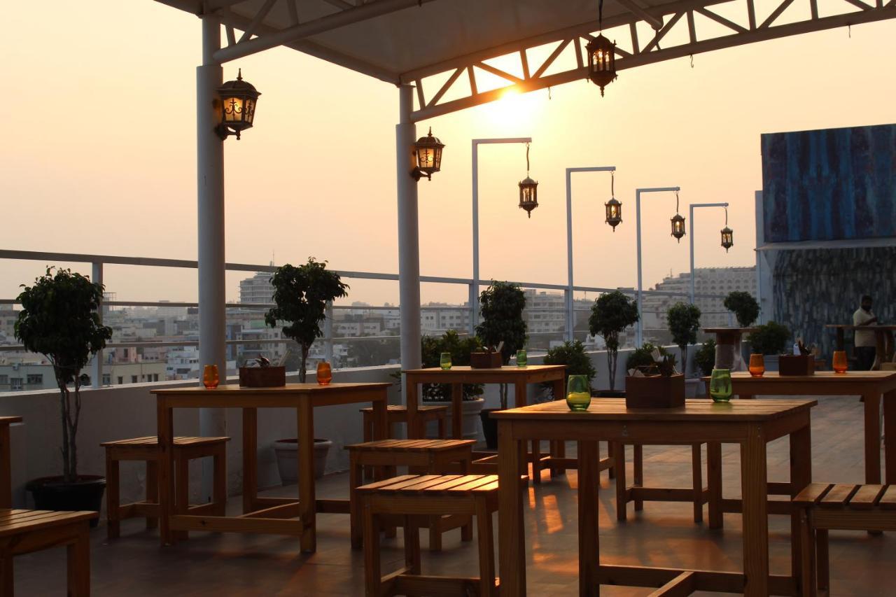 Mercure Hyderabad Kcp Banjara Hills, An Accor Hotel Extérieur photo Rooftop bar in Bangkok